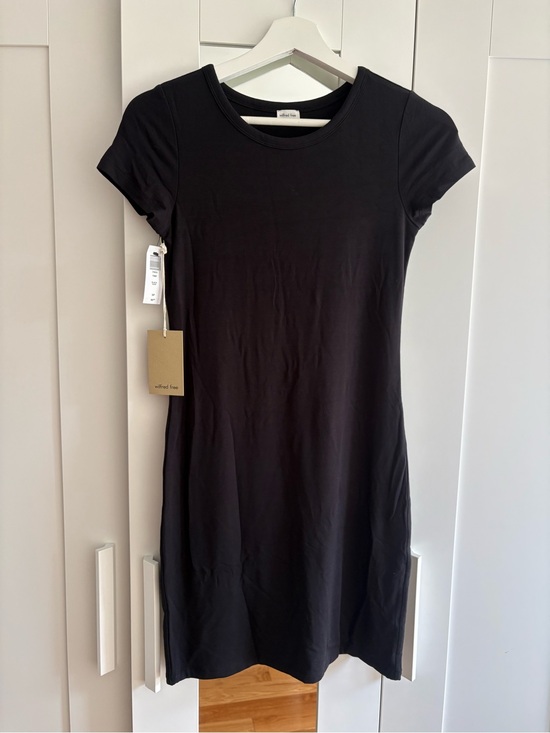 Wilfred Dresses & Skirts - Aritzia Wilfred Black Short Sleeve Dress
